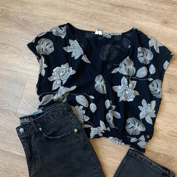 Roxy Beachy Floral Cropped Wrap Top - Picture 6 of 8